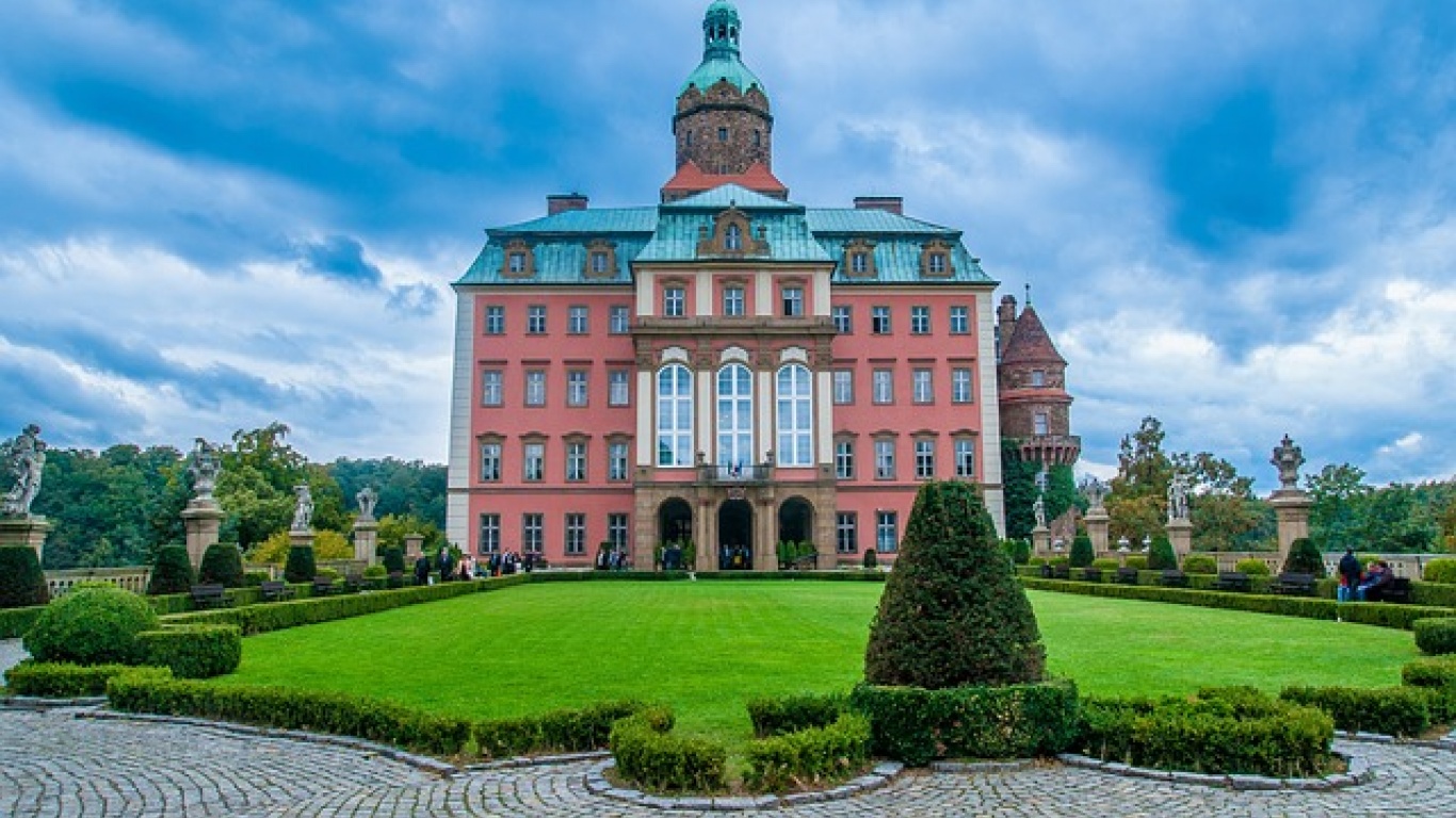 Zamki i pałace w Kotlinie Kłodzkiej. Odkryj cuda architektury