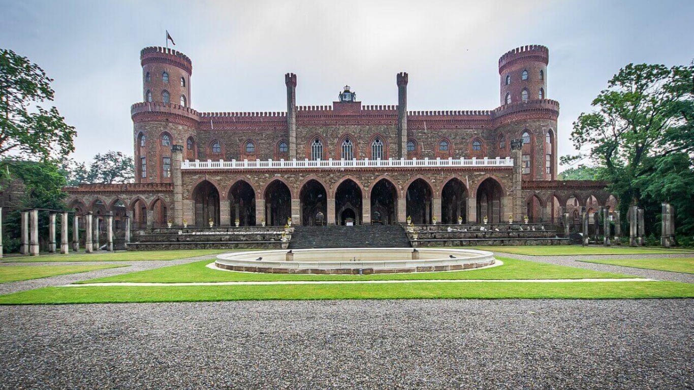 Pałac w Kamieńcu Ząbkowickim – odkryj piękno neogotyckiej architektury
