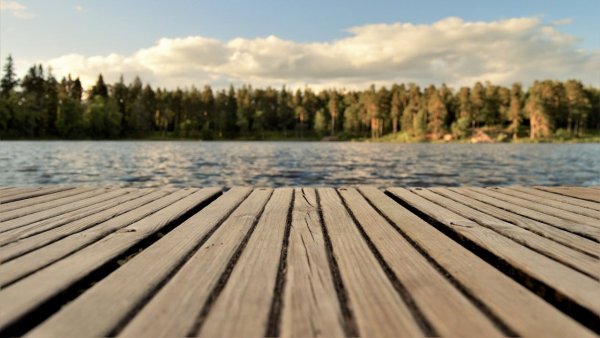 Jeziora i zalewy w Kotlinie Kłodzkiej – kąpieliska oraz plaże, które warto odwiedzić! 