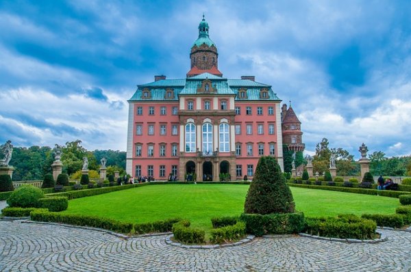 Zamki i pałace w Kotlinie Kłodzkiej. Odkryj cuda architektury