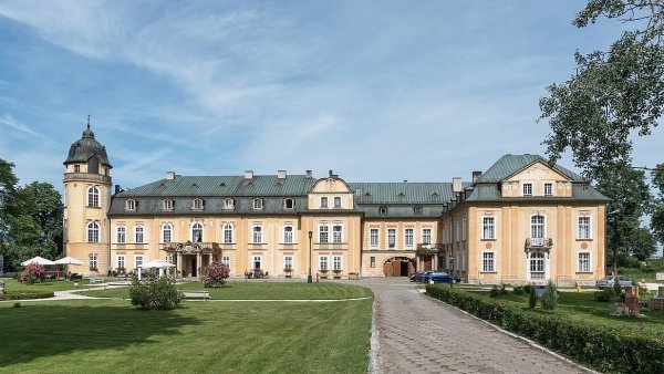 Pałac w Żelaźnie – poznaj jego burzliwe losy. Historia i atrakcje pałacu w Żelaźnie
