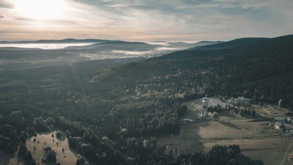 Pomysły na szybkie wycieczki piesze w Zieleńcu